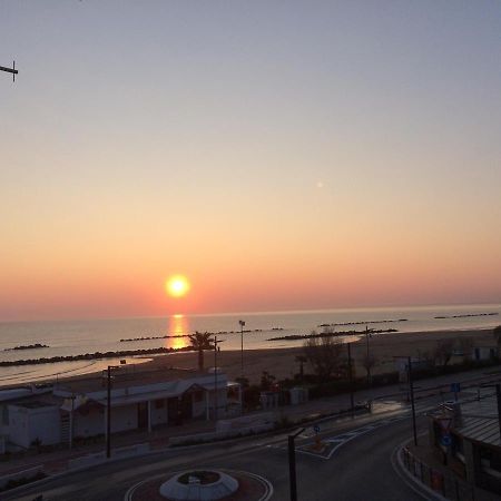 Ferienwohnung Sunrise Beach House Montesilvano Marina Exterior foto
