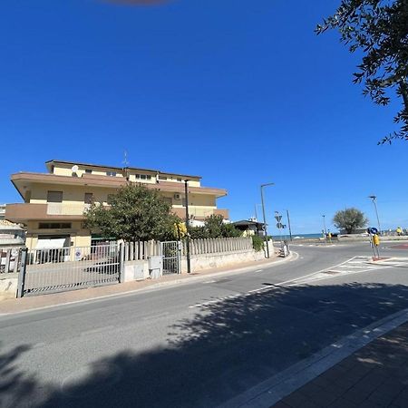 Ferienwohnung Sunrise Beach House Montesilvano Marina Exterior foto